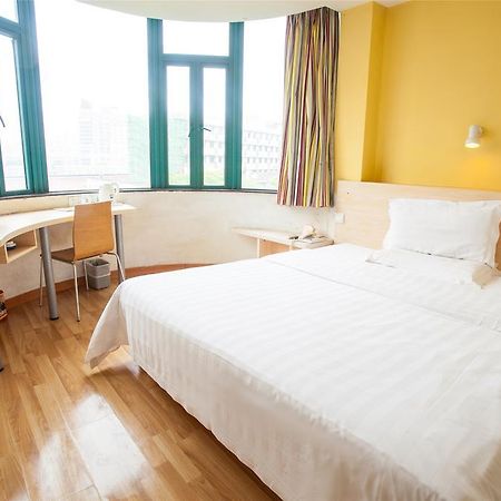 7Days Inn Premium Guangzhou Tianhe West Tiyu Road Subway Station Стая снимка