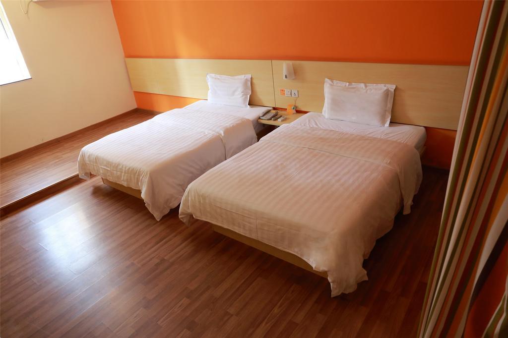 7Days Inn Premium Guangzhou Tianhe West Tiyu Road Subway Station Стая снимка