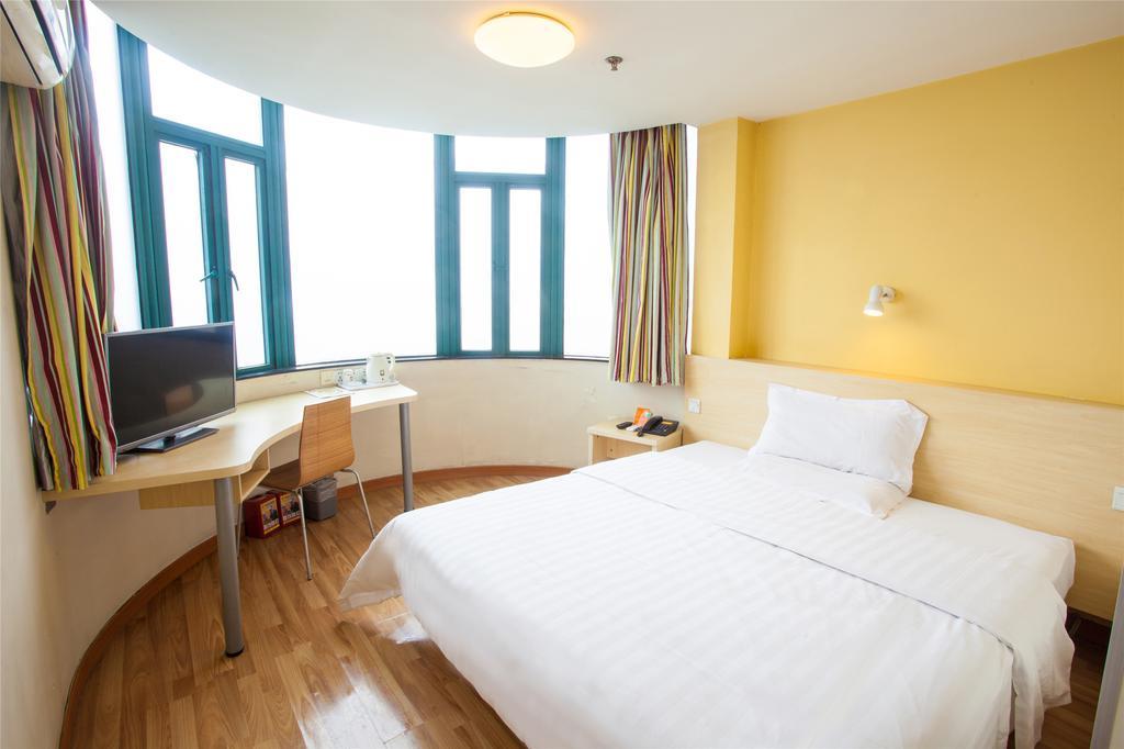 7Days Inn Premium Guangzhou Tianhe West Tiyu Road Subway Station Стая снимка