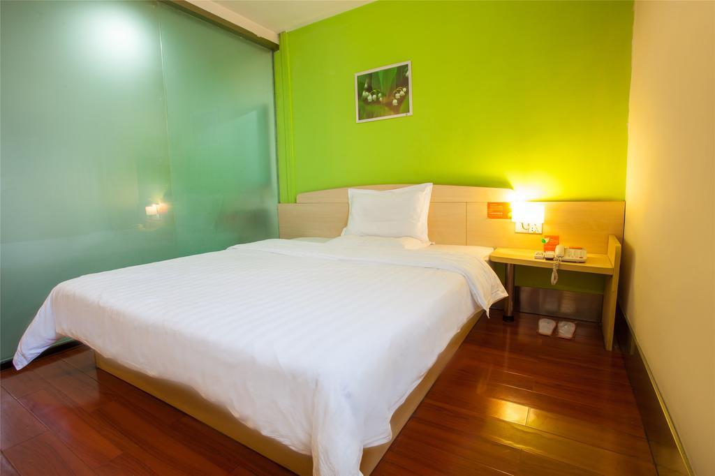 7Days Inn Premium Guangzhou Tianhe West Tiyu Road Subway Station Стая снимка