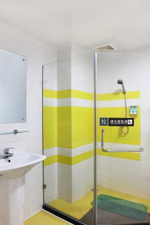 7Days Inn Premium Guangzhou Tianhe West Tiyu Road Subway Station Стая снимка