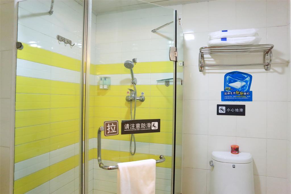 7Days Inn Premium Guangzhou Tianhe West Tiyu Road Subway Station Стая снимка