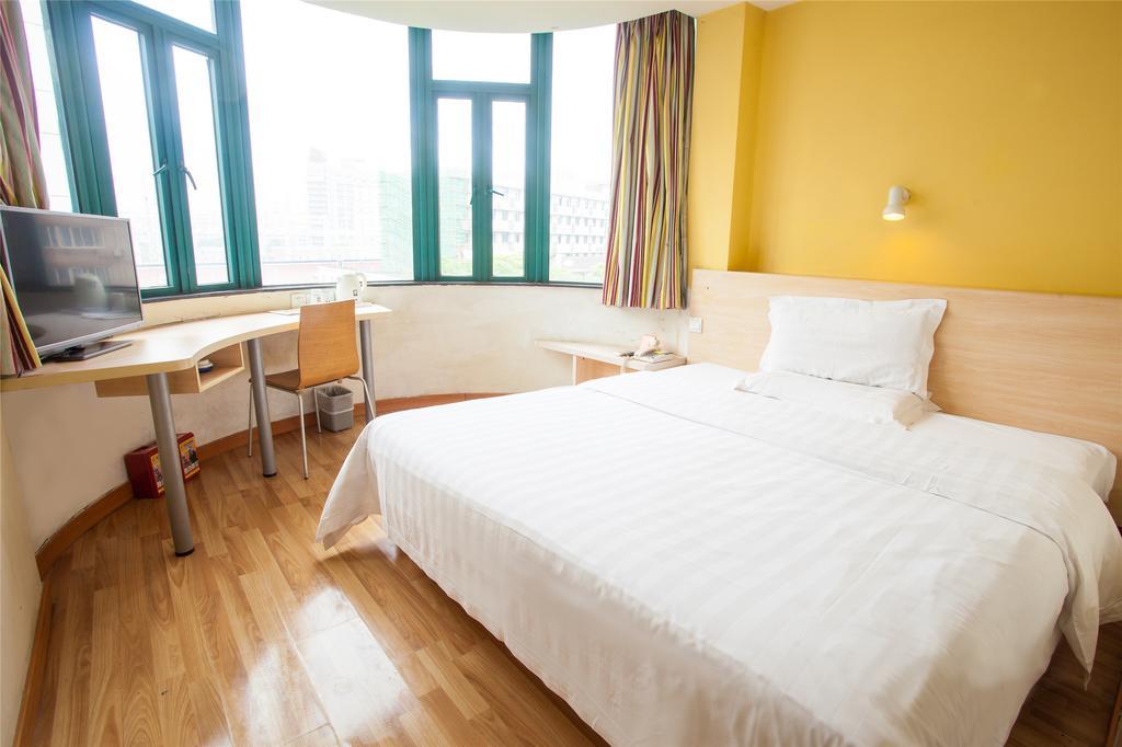 7Days Inn Premium Guangzhou Tianhe West Tiyu Road Subway Station Стая снимка